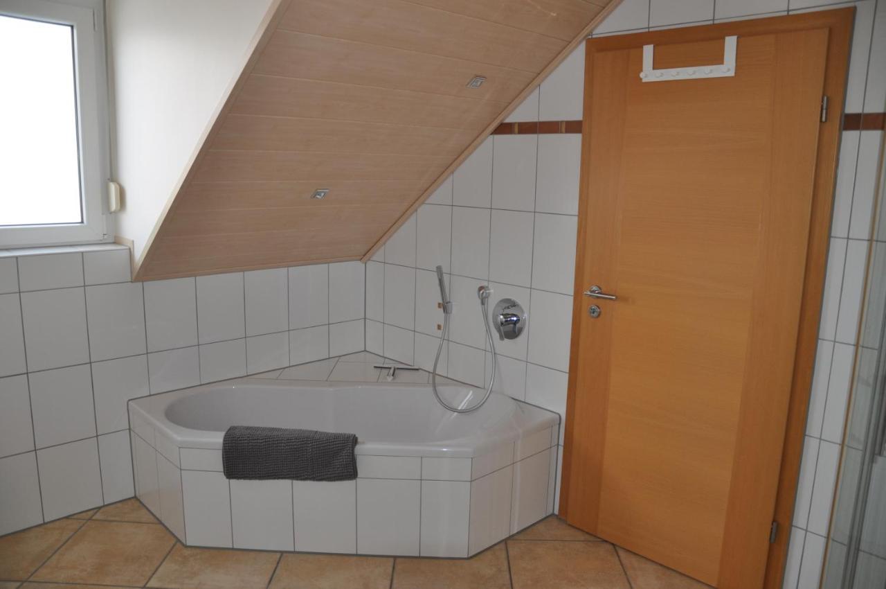 Schnurs Ferienwohnung Römerberg Esterno foto