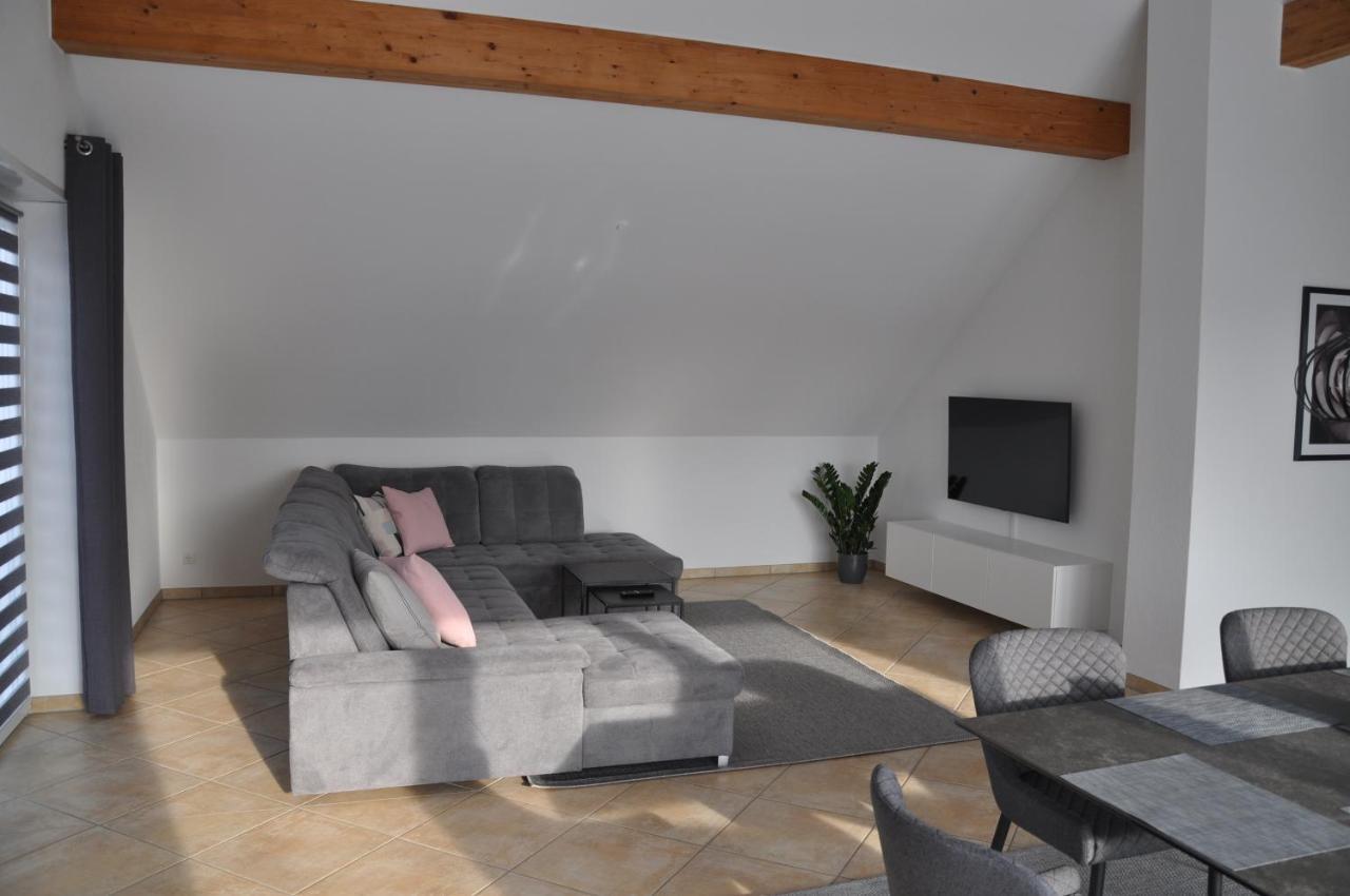 Schnurs Ferienwohnung Römerberg Esterno foto