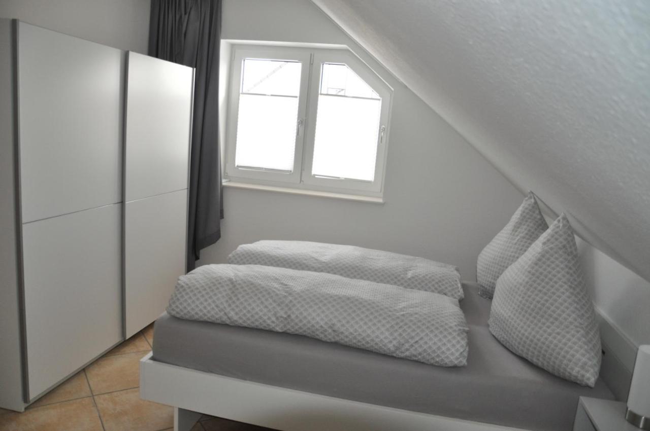 Schnurs Ferienwohnung Römerberg Esterno foto