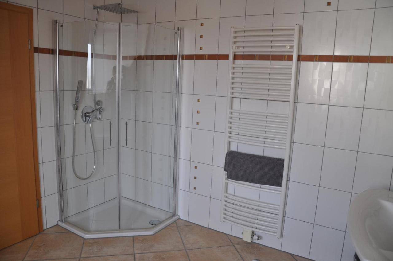 Schnurs Ferienwohnung Römerberg Esterno foto