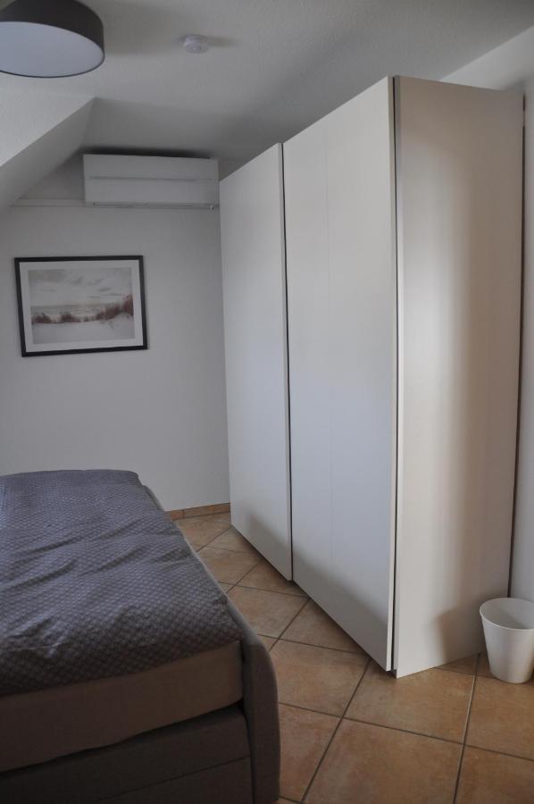Schnurs Ferienwohnung Römerberg Esterno foto