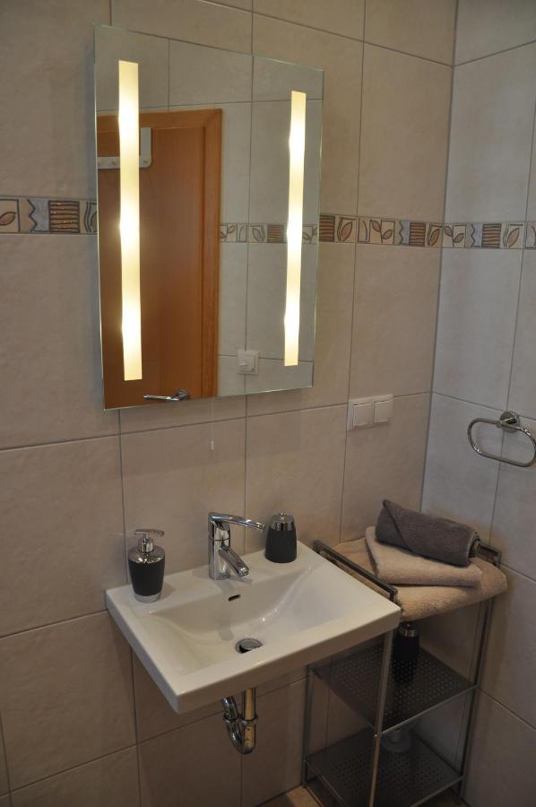 Schnurs Ferienwohnung Römerberg Esterno foto