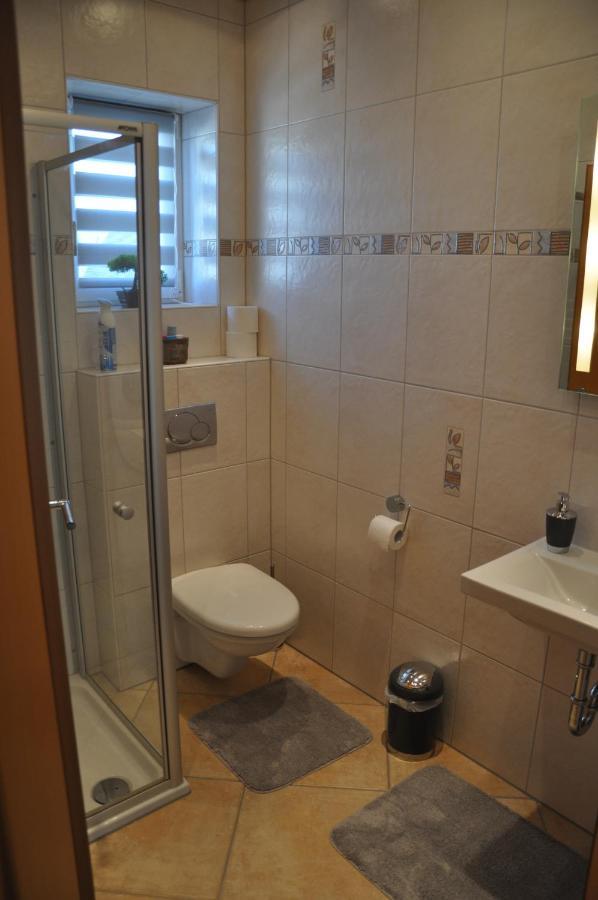Schnurs Ferienwohnung Römerberg Esterno foto